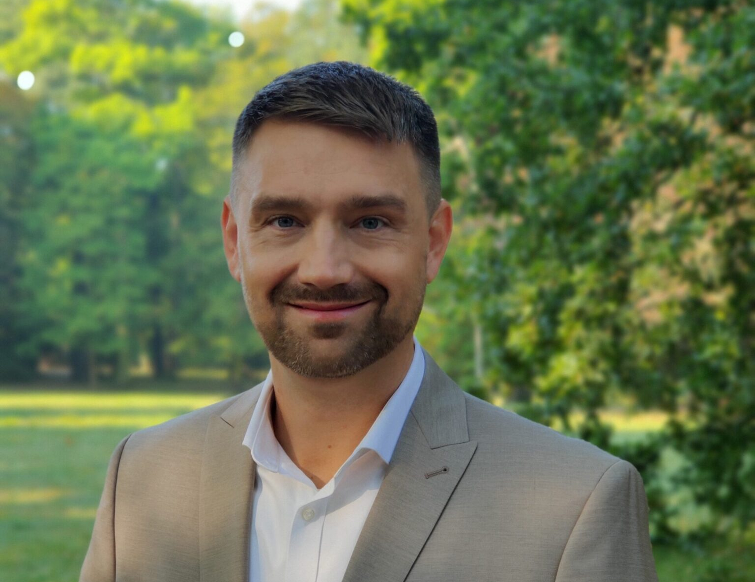 Zu sehen ist ein Potrait von Prof. Jes-Niels Boeckel.